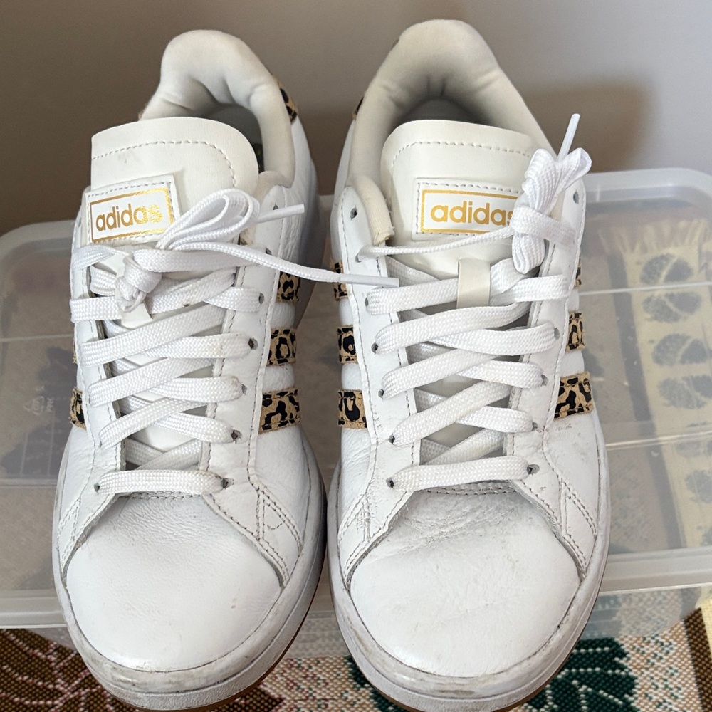 Adidas Cloudfoam White Leather Women’s Sneakers with Animal Print Accents Sz 6.5 - Picture 2 of 14